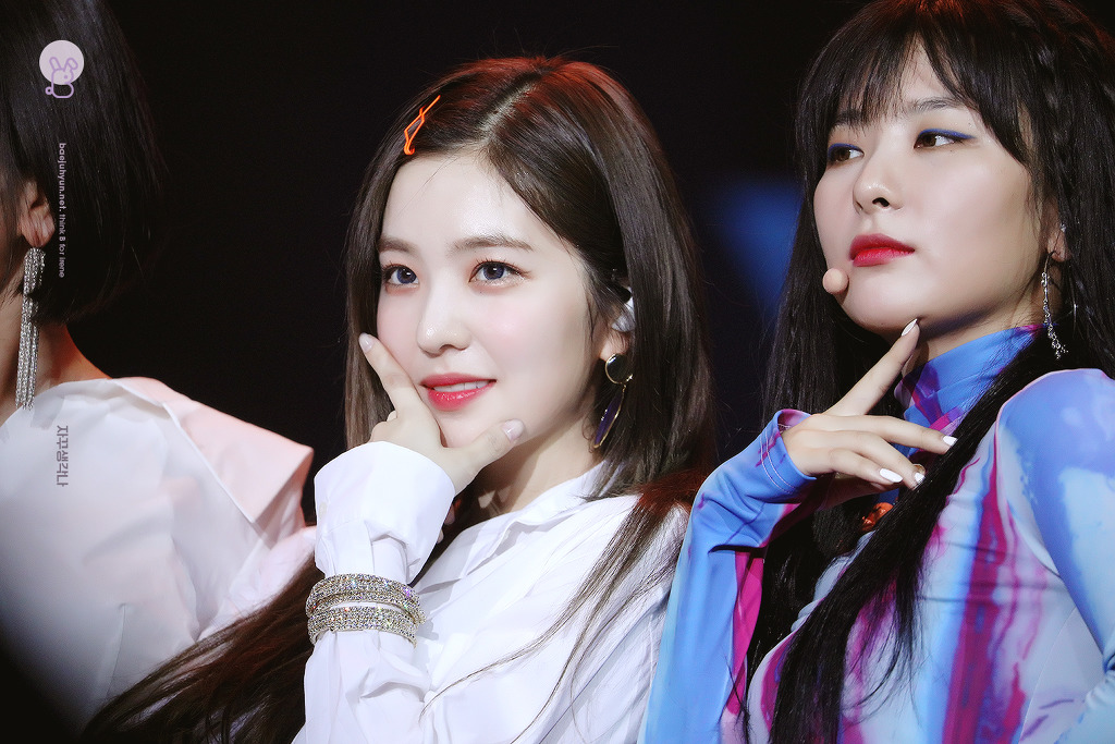 앞머리에 핀 꽂은 아이린.jpg | 인스티즈