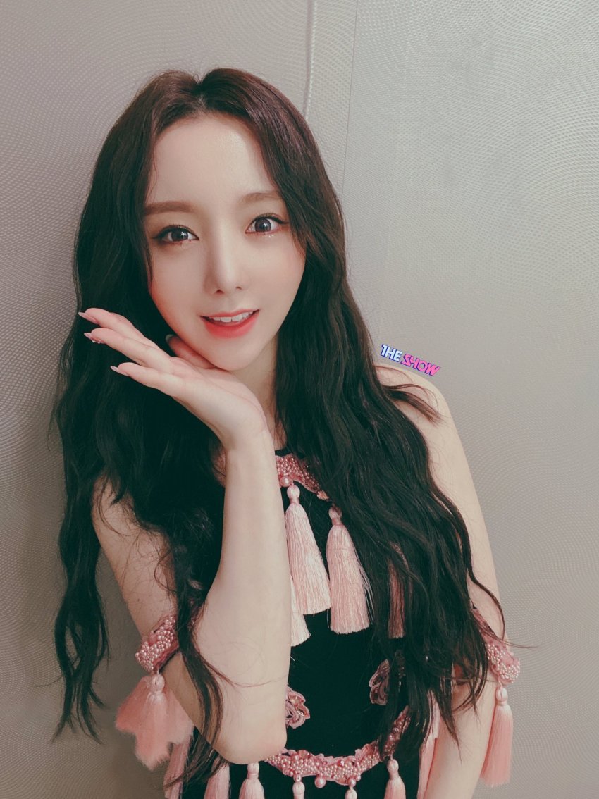 2년 4개월만에 음방 1위를 차지한 러블리즈 | 인스티즈