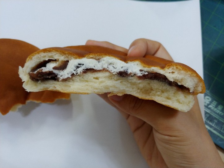 특유의 저렴한 맛이 있는 빵...jpg | 인스티즈