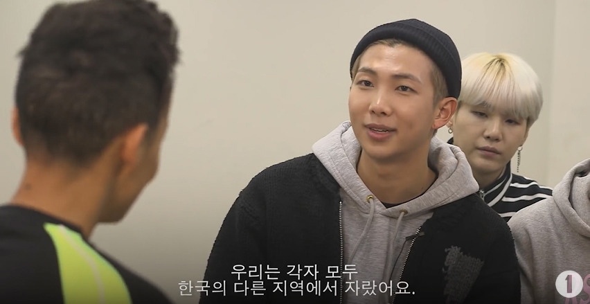영국 BBC 라디오 다큐에 나온 방탄소년단 연습실 인터뷰 무보정 캡쳐.JPG | 인스티즈