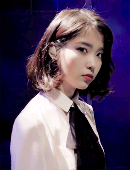 윙크하는 아이유.gif | 인스티즈