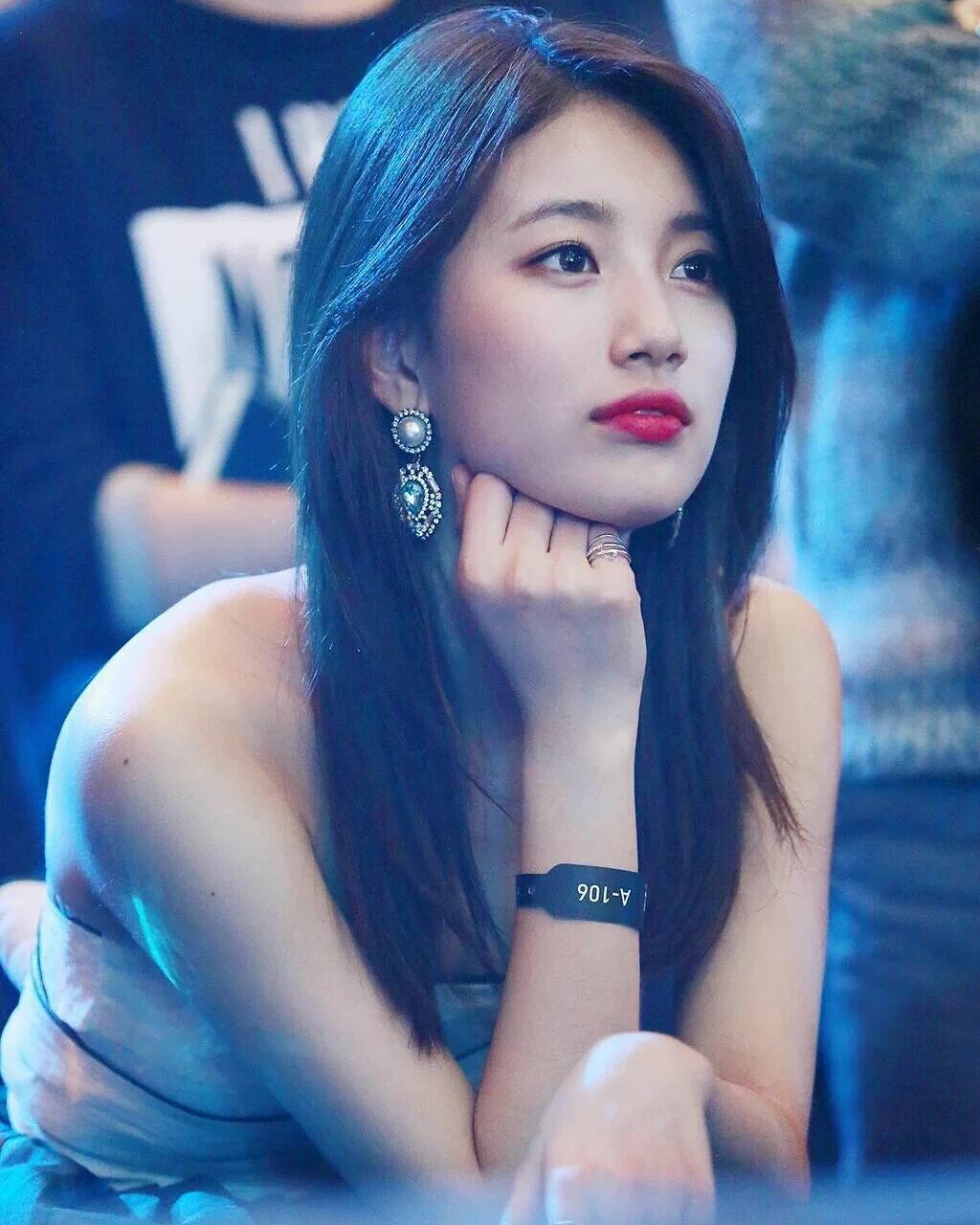 오늘이 생일인 수지.jpgif | 인스티즈