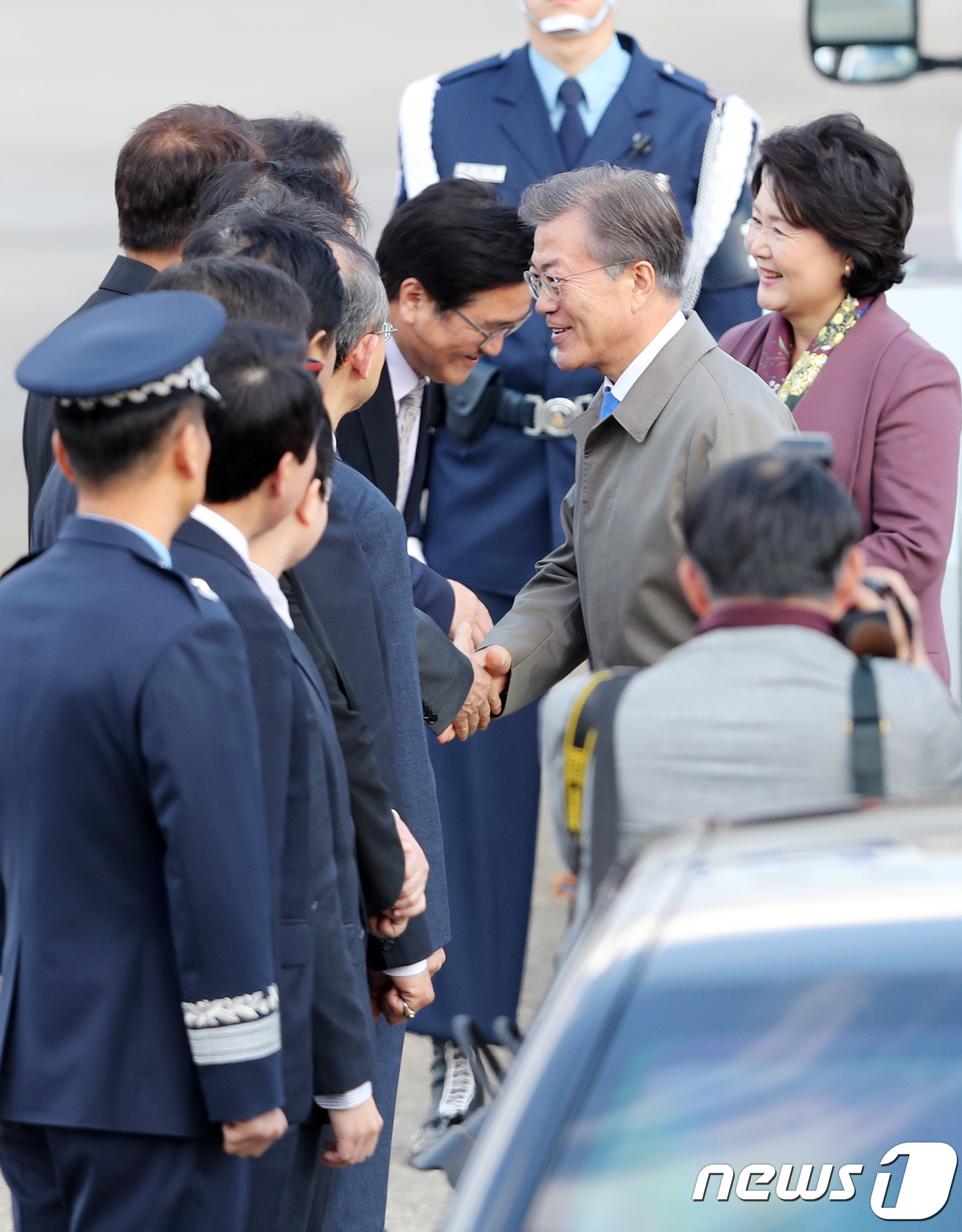 문재인 대통령님 동남아 순방 끝내고 귀국.jpg | 인스티즈