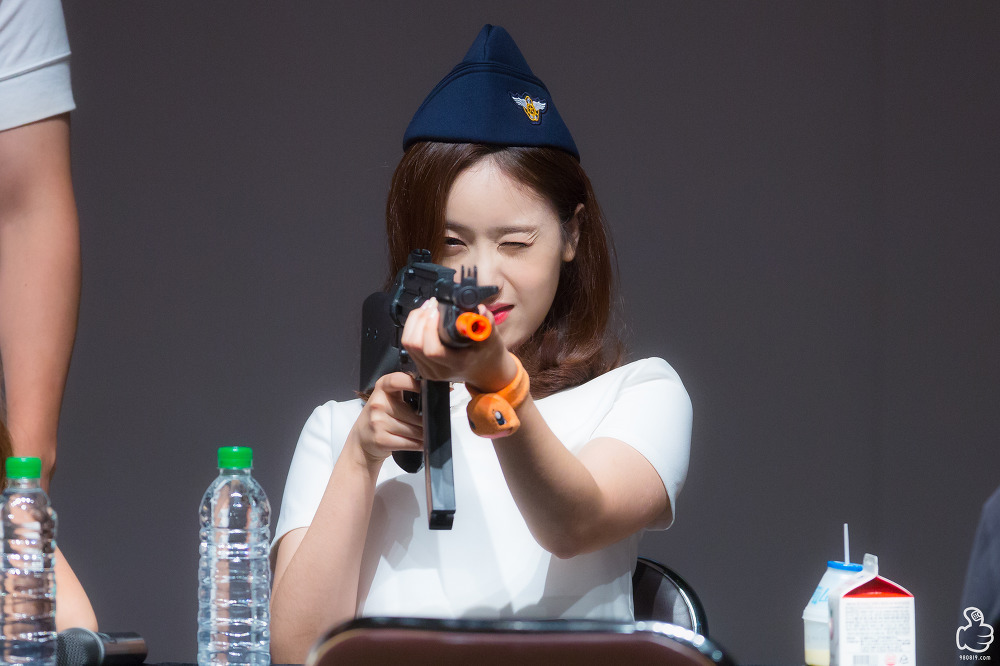 여자친구 신비의 견착자세 | 인스티즈