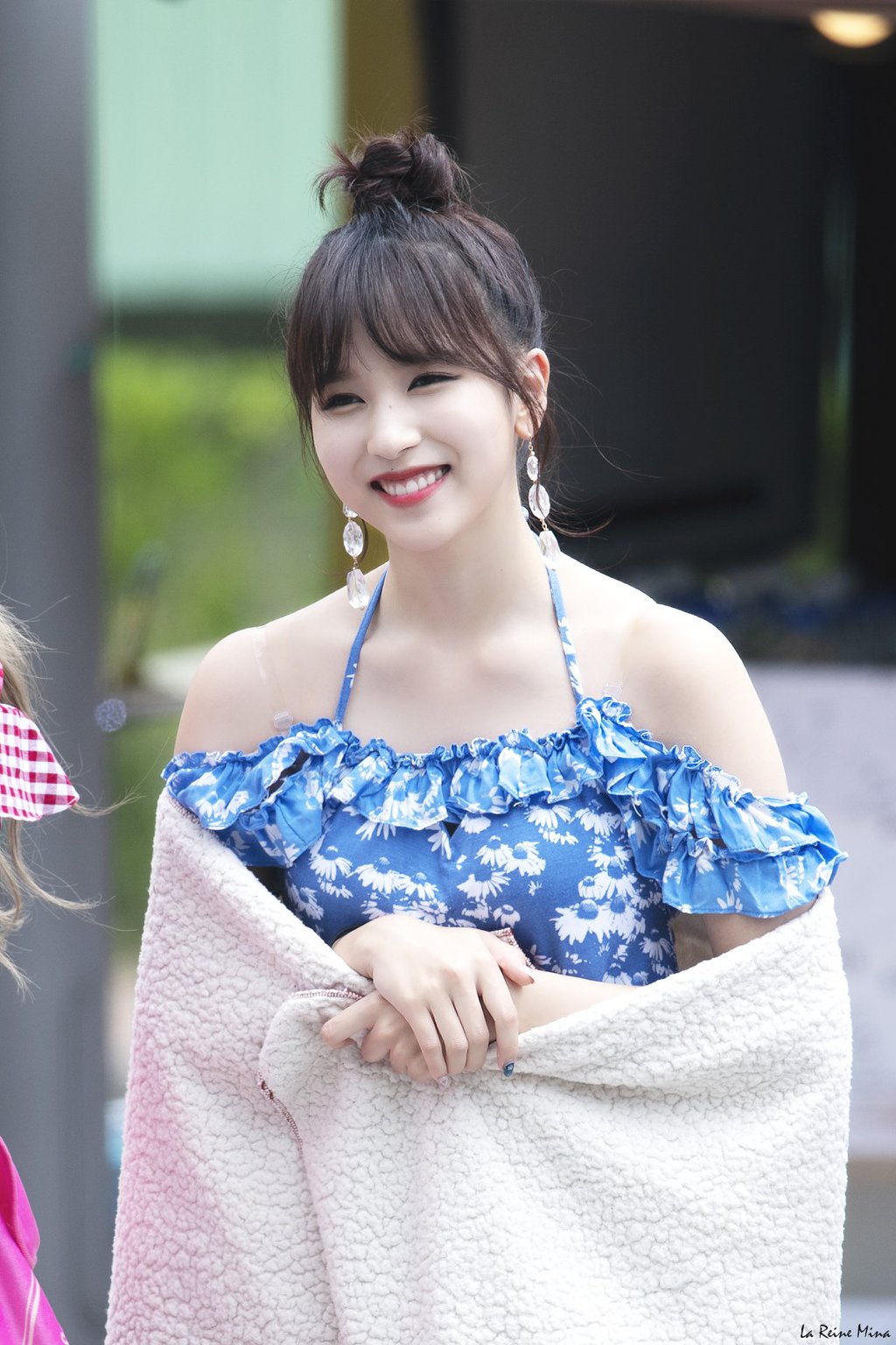 담요 두른 묘이 미나 | 인스티즈