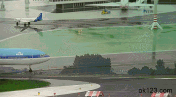 비행기를 청소하는 방법.gif | 인스티즈