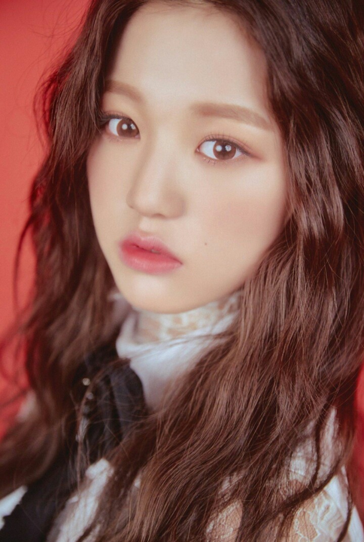 아이즈원 비쥬얼이 돋보이는 장미 컨셉 사진들 | 인스티즈