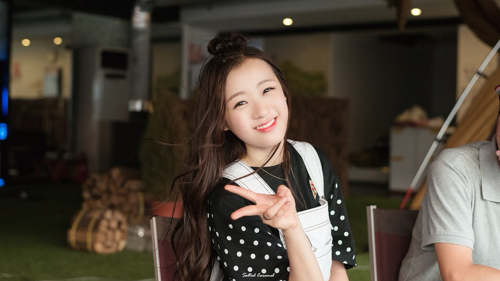 [에이프릴] 아침부터 꽤나 추운 것 같아서 진솔이 | 인스티즈