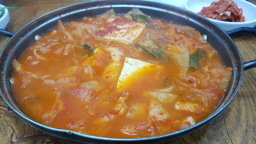 울엄마 김치찌개 이미지
