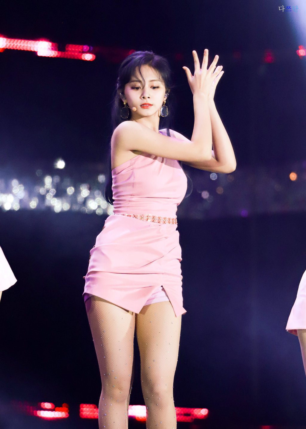 머리묶은 쯔위.jpgif | 인스티즈