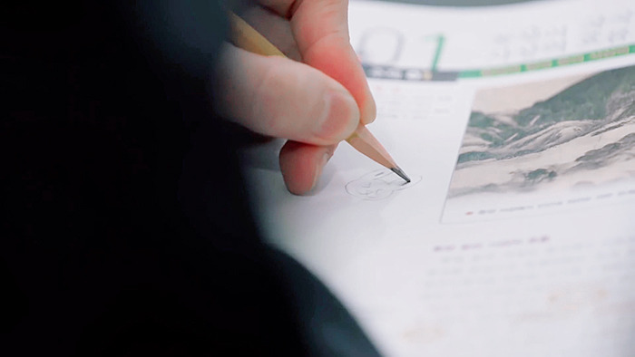 기억해..? 복도에서 떠들다.. 같이 혼나던 우리 둘... 기억 조작이 따로 없는 하이틴 웹드 | 인스티즈