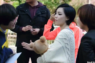 팬한테 포상내리는 가인.gif | 인스티즈