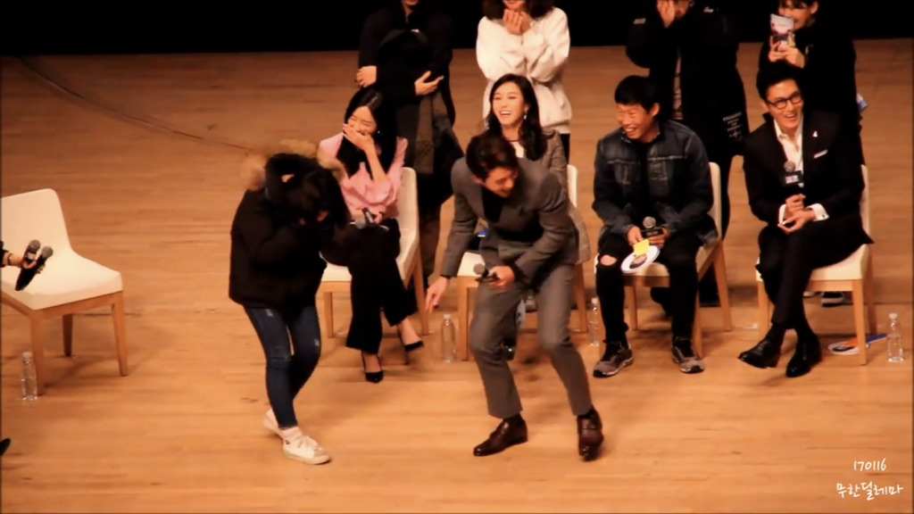 유해진 표정때문이라도 꼭 봐야하는 공조 쇼케이스 현빈 팬의 소원성취.jpg | 인스티즈