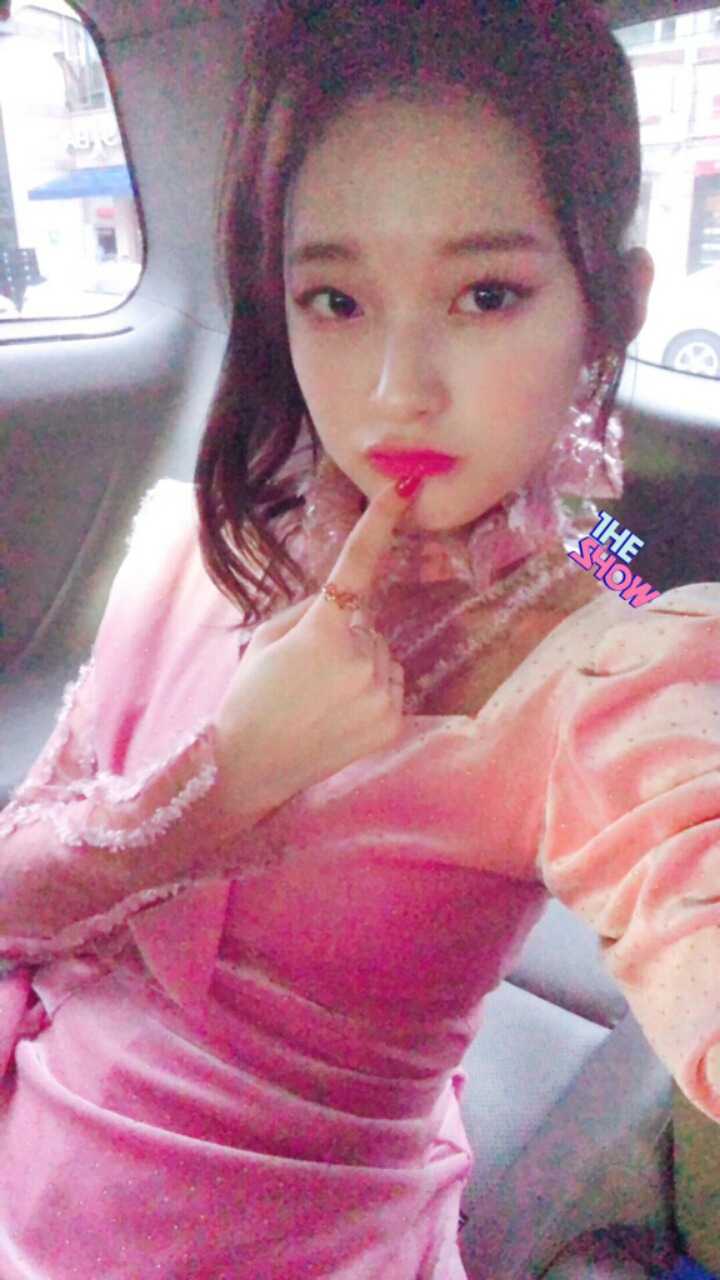 오늘자 더쇼 오마이걸.jpg | 인스티즈